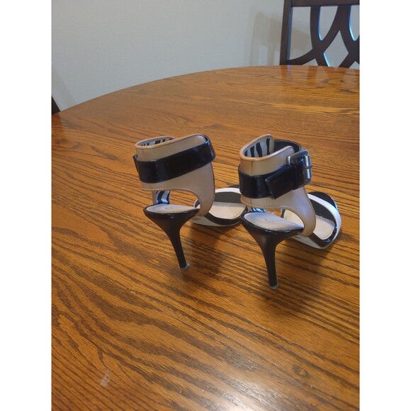 GUESS Women Size 7M Black Patent Leather Stiletto Heels 4.5 Cream and Tan - Picture 11 of 14